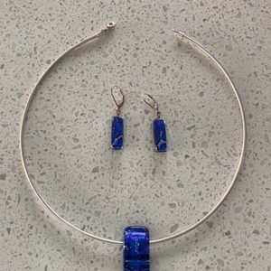 Necklace and earrings set.